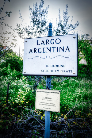 Albidona Sign Commemorating The Departure of Its Residents to Argentina